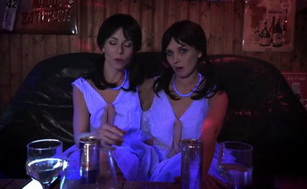 HP29 freak-house-siamese-twins_1080p