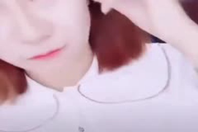 英语老师办公室直播露奶男同事..