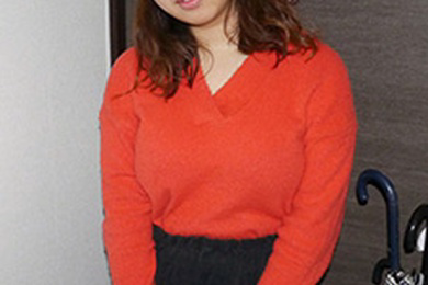 F罩杯女孩因未预约而拜访AV男优家,心情十分沮丧。河合阳子