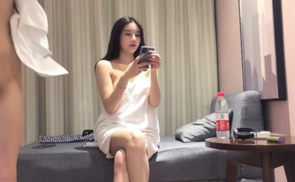 高颜值性感大长腿妹子,舔奶摸逼69口交骑脸舔弄,抽插猛操呻吟娇喘诱