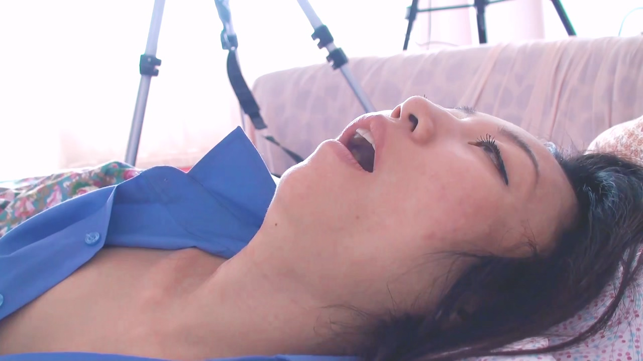 高颜值推销女郎被捂晕迷奸吃奶子舔穴中出颜射