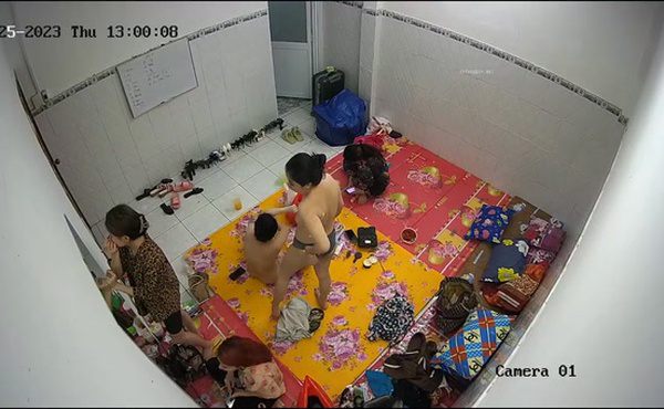 流出黑客破解摄像头监控偷拍 缅北夜总会小姐宿舍私密生活一个房间居然住那么多人