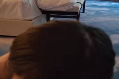 调教母狗狗爬过来口交