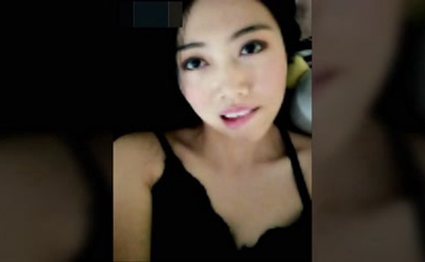 喜欢做爱自拍的新加坡性感女博士与不同男网友啪啪不雅视频流出