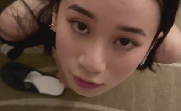 Kiri Amari 顺从地等待精液射在脸上 Kiri Amari Obediently Waits For Cum On Her Face