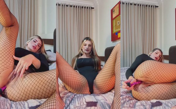 Sarah Caus Fills Her Ass In Fishnets