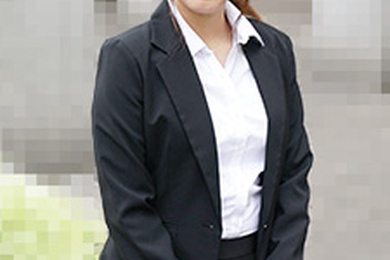 严肃整洁的求职生不轻易出风头的中出面试 山田萌