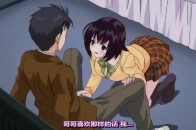 高濑回到家后被嫂子美久看到了隐藏的色情DVD看了DVD发情的美久说自己也想试试看向高濑逼近