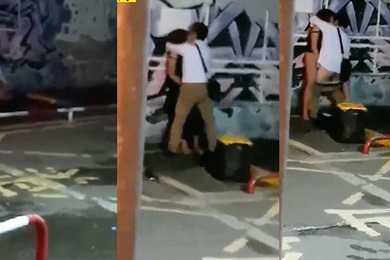门事件带着行李箱的游客被个衣着性感的小姐带到路边停车位旁激情被人拍下国语对白